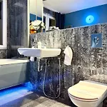 Kochanowskiego Lodz, 42m2, Wanna, Balkon, Bezplatny Parking, Netflix, Wifi, Dostep Na Kod, Manufaktura, Atlas Arena, Aquapark Fala, Expo Lodz