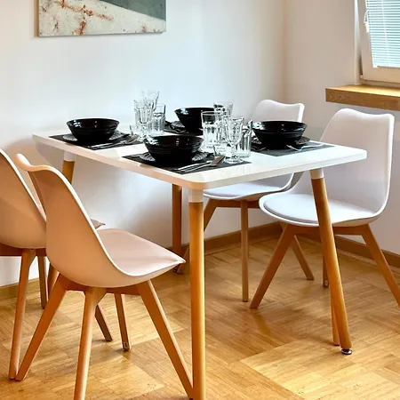 Kochanowskiego Lodz, 42m2, Wanna, Balkon, Bezplatny Parking, Netflix, Wifi, Dostep Na Kod, Manufaktura, Atlas Arena, Aquapark Fala, Expo Apartmán *